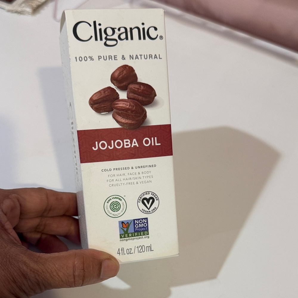 Cliganic Jojoba Oil - White & Deep Red Packaging